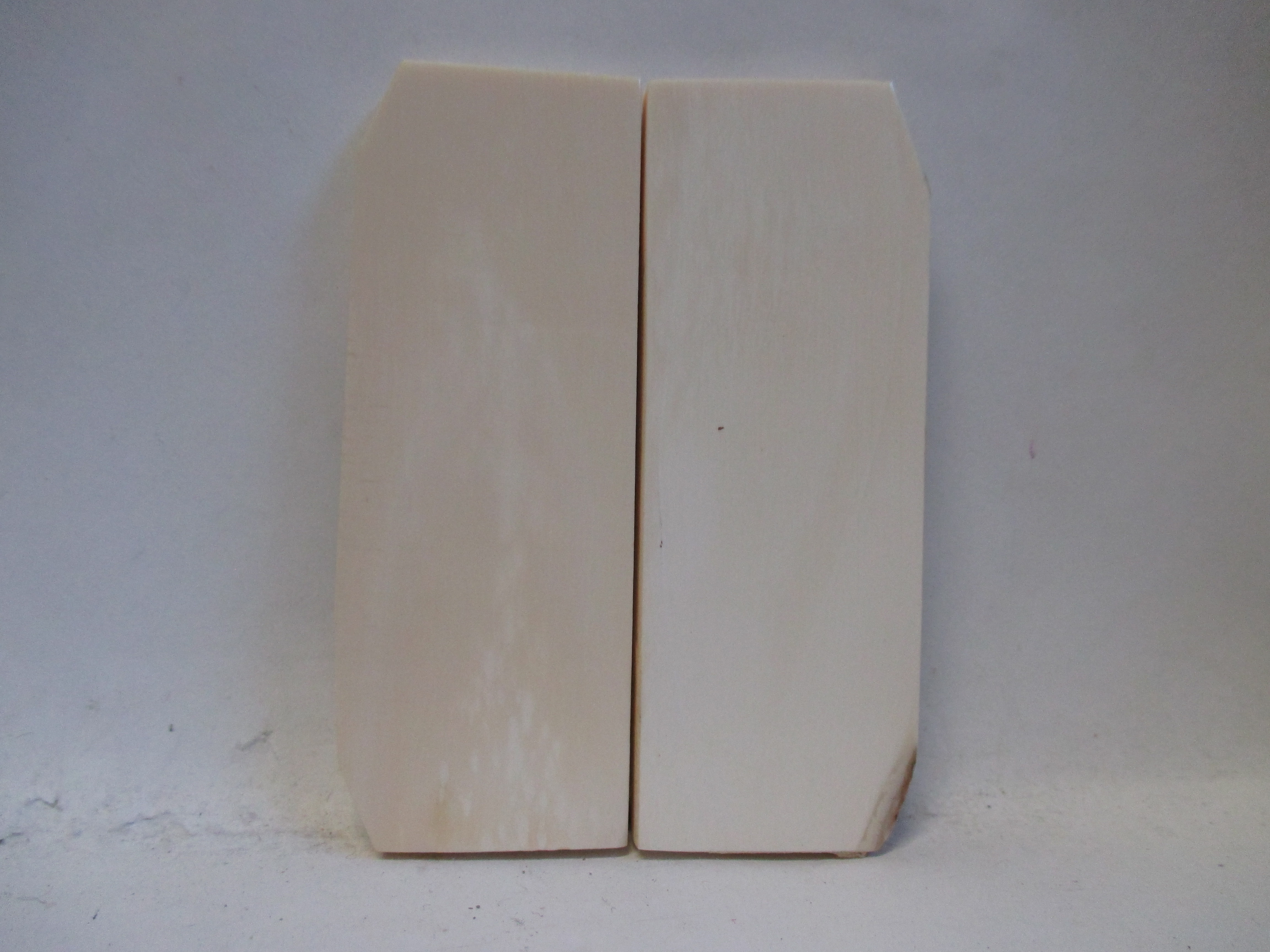 INTERIOR IVORY       2-3/4 X 15/16 to 1  X 1/8